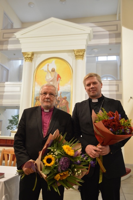 Действующий епископ Арри Кугаппи и епископ-электус Иван Лаптев
